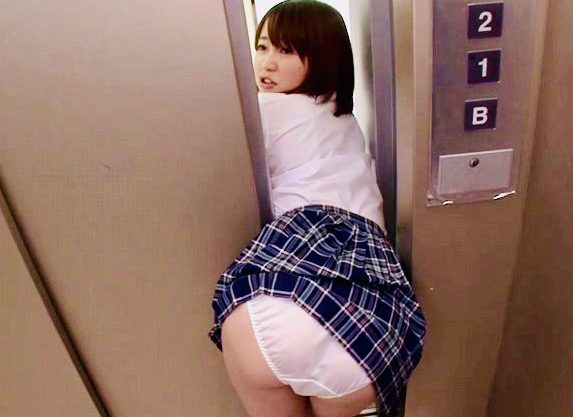 女子校生：「誰っ!?ダメ!!やめてぇ〜!!」エレベーターに挟まれた巨尻女子校生をガン突き!!JKマンコに生挿入ww